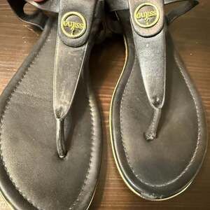Guess Rainey Thong Sandals in Black with‎ Gold Logo